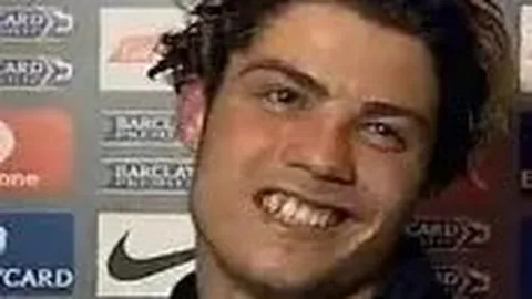 费利佩违规遭红牌，恩加德乌中超生涯首现红牌