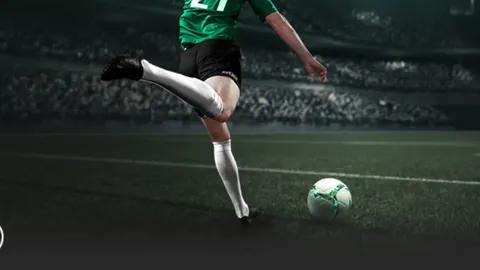 霍伊伦赞滕哈格过往辉煌，现全力支持阿莫林团队竞赛